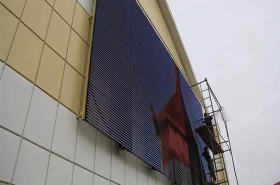Высокий дисплей приведенный занавеса прозрачности P15.625 на открытом воздухе для рекламы фасада средств массовой информации
